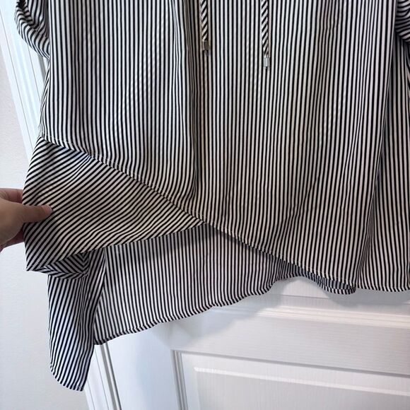 Chico’s Women’s Striped Lace Up Roll Tab Sleeve Asymmetrical Hem Tunic Size L/2 - Picture 7 of 10